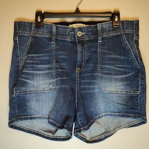 Torrid Denim Shorts Size 14  Stretchy Waistband Pockets In The Front And Back